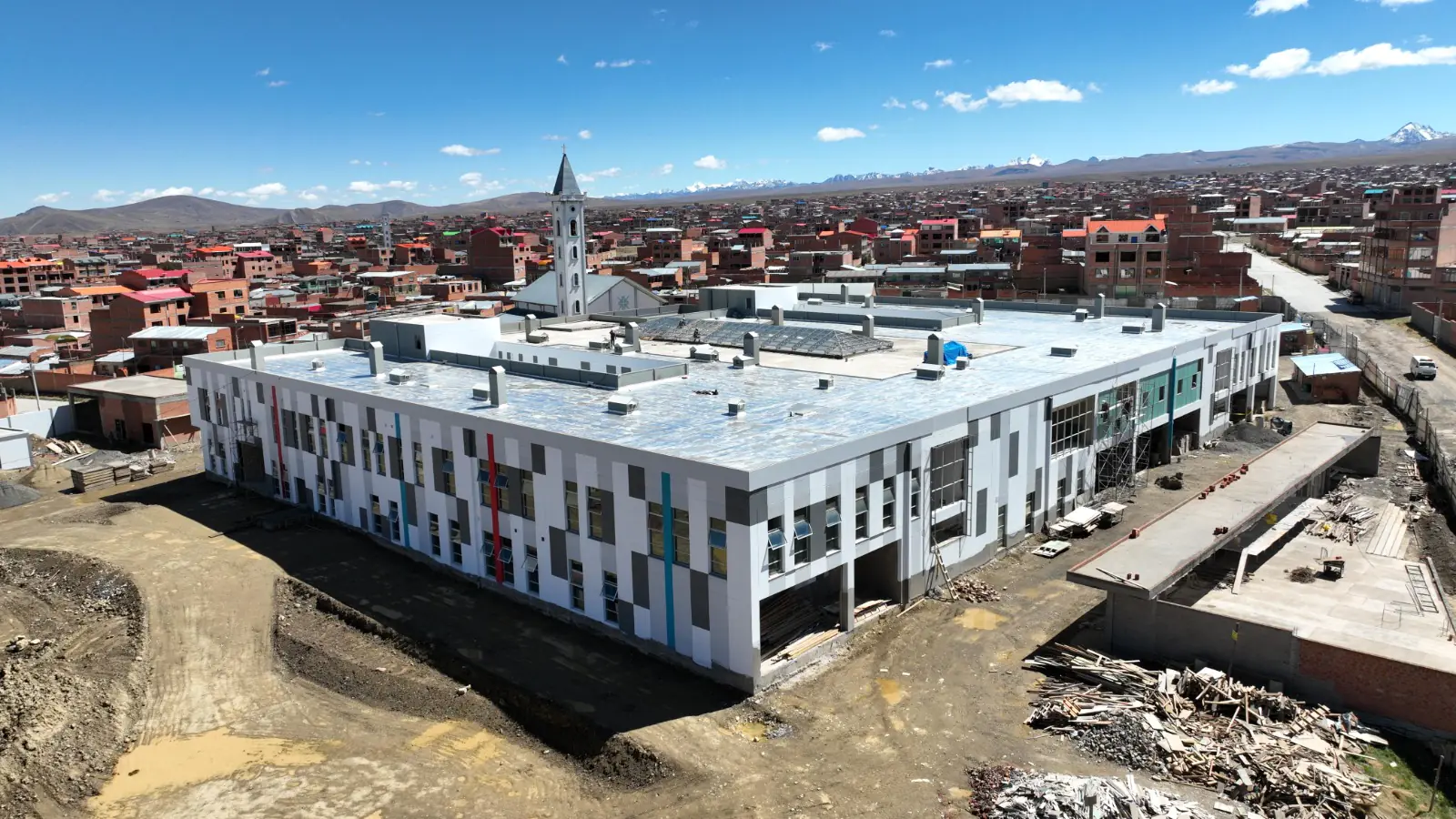 Obras del hospital Qullañ Uta de El Alto llegan al 85% de avance