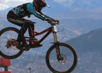 Anuncian el descenso en bici más largo del mundo: “La Paz Downhill 4000”