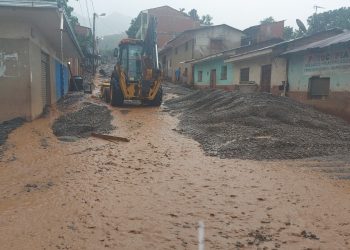 Las inundaciones en Mapiri dejan charcos que facilitan la propagación del vector que trasmite el dengue. Foto: Redes Sociales
