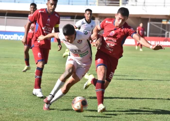 Sin el DT Illanes; Guabirá iguala 2-2 a FC Universitario
