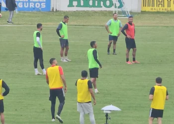The Strongest reanuda prácticas aún con su reclamo en pie
