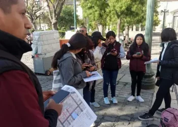 Brigadas recorren varios barrios de la ciudad de La Paz para el relevamiento de datos sobre la cantidad de mascotas. FOTO: GAMLP