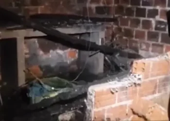 Un incendio en El Alto termina con el hallazgo de droga