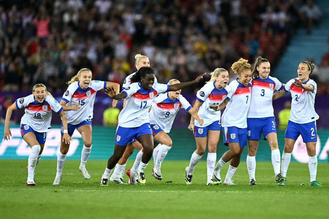 Inglaterra, a semis Euro tras penales inverosímil ante Suecia