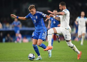 Italia arranca con derrota ante Inglaterra pese a debut con gol de Retegui