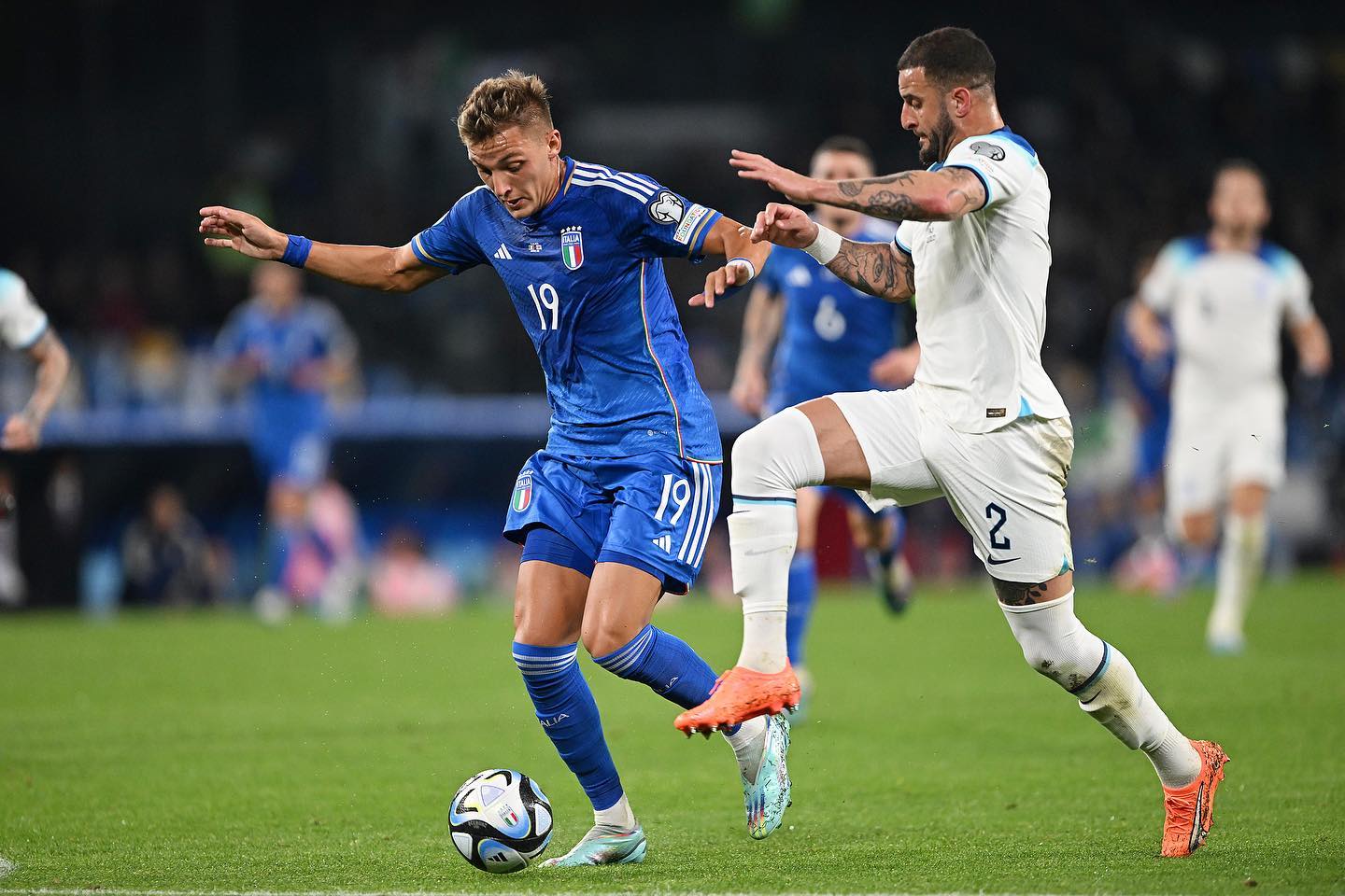 Italia arranca con derrota ante Inglaterra pese a debut con gol de Retegui