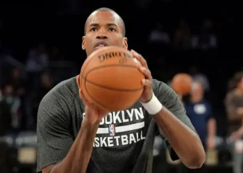 Jason Collins, primer NBA en declararse gay, enfrenta tumor cerebral