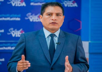 El ministro de Salud, Jeyson Auza.