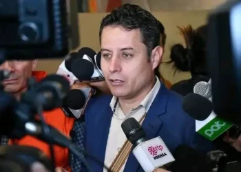Lara posterga su debate con JP Velasco