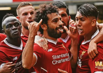 Liverpool invierte para retener un título de Premier League