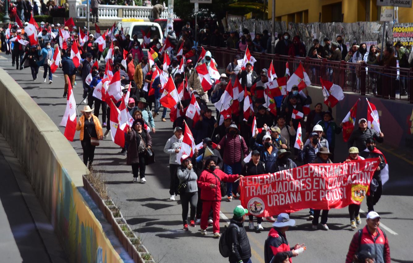 Padres de familia, en emergencia por amenaza de paro, advierten con medidas