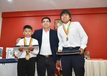 Los dos ganadores de la Olimpiada en Nueva York se llevan la Medalla al Mérito