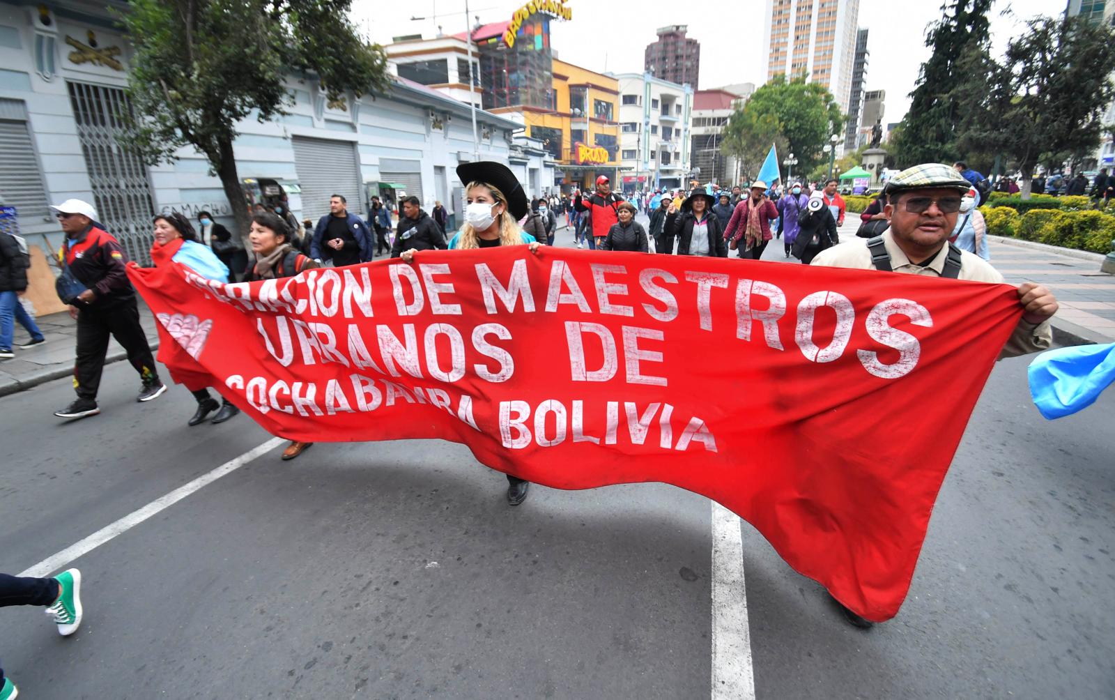 Inconformes, maestros anuncian bloqueos y más movilizaciones