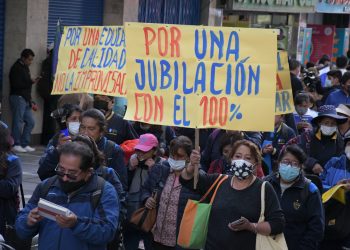 Maestros aún esperan convocatoria al diálogo, pero no detienen sus medidas de presión