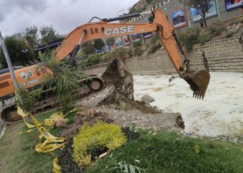 Maquinaria pesada es movilizada para impedir más pérdida de plataforma del río Choqueyapu