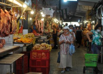 La sección de carnes de un mercado en Santa Cruz.