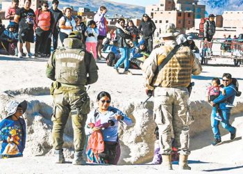 Militares chilenos controlan su frontera con Bolivia