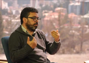 Fernando Molina en el set de Piedra, Papel y Tinta, de La Razón.
