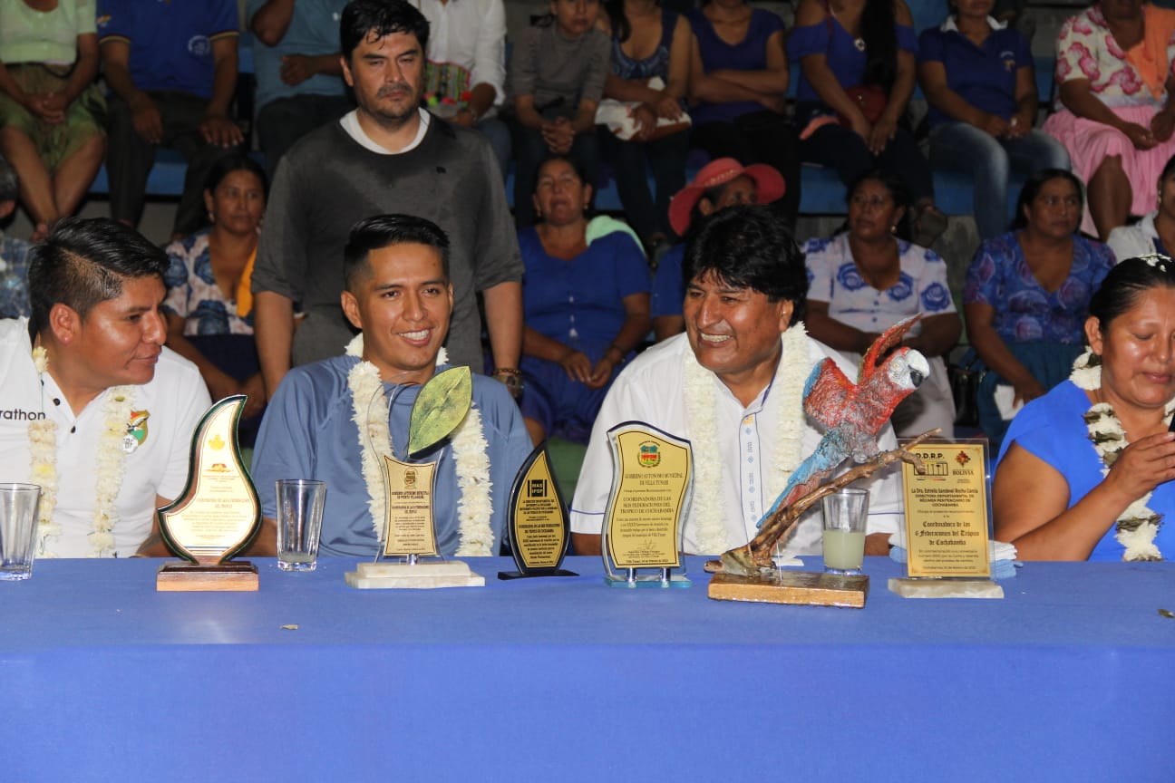 Evo Morales, Andrónico Rodríguez y Leonardo Loza, en el aniversario de las Seis Federaciones. Foto: Evo Morales