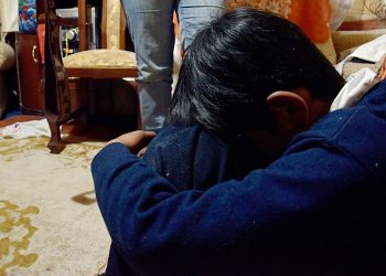 Un niño es dejado como ‘prenda’ por una deuda, su abuela busca justicia