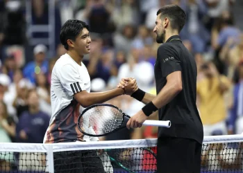 Djokovic siembra dudas en su debut en el US Open y Medvedev sucumbe