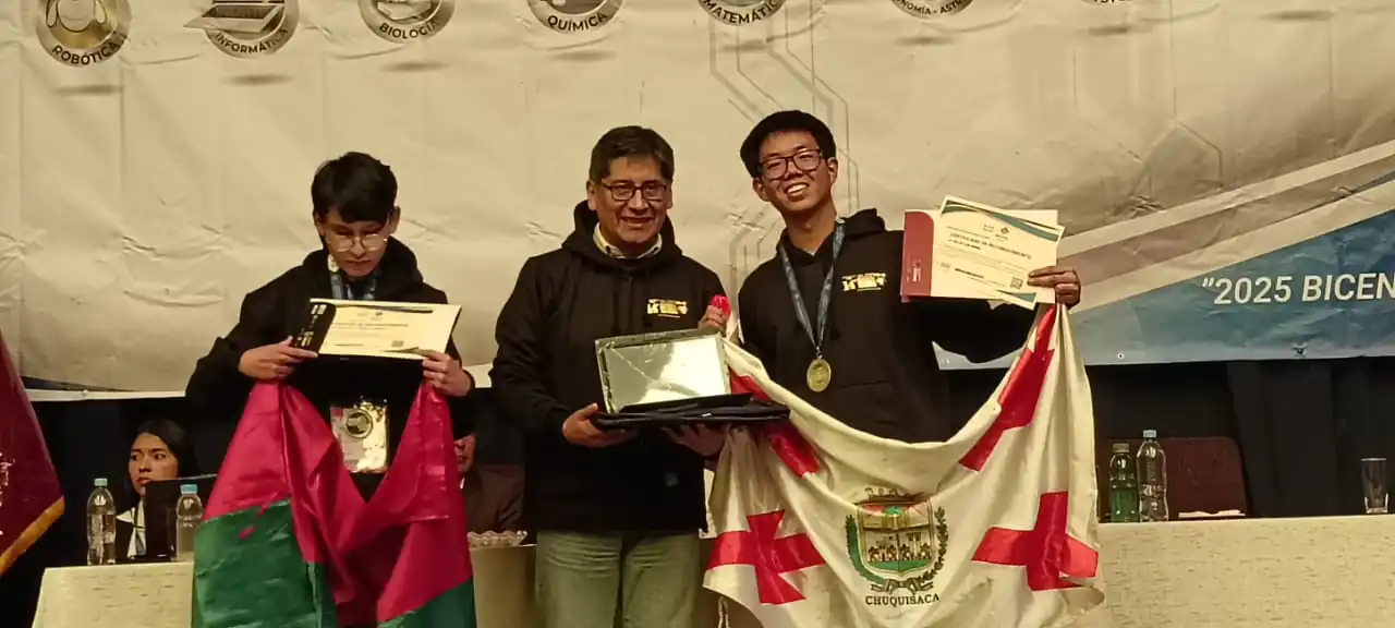 Los ganadores de la Olimpiada Científica Estudiantil reciben sus premios