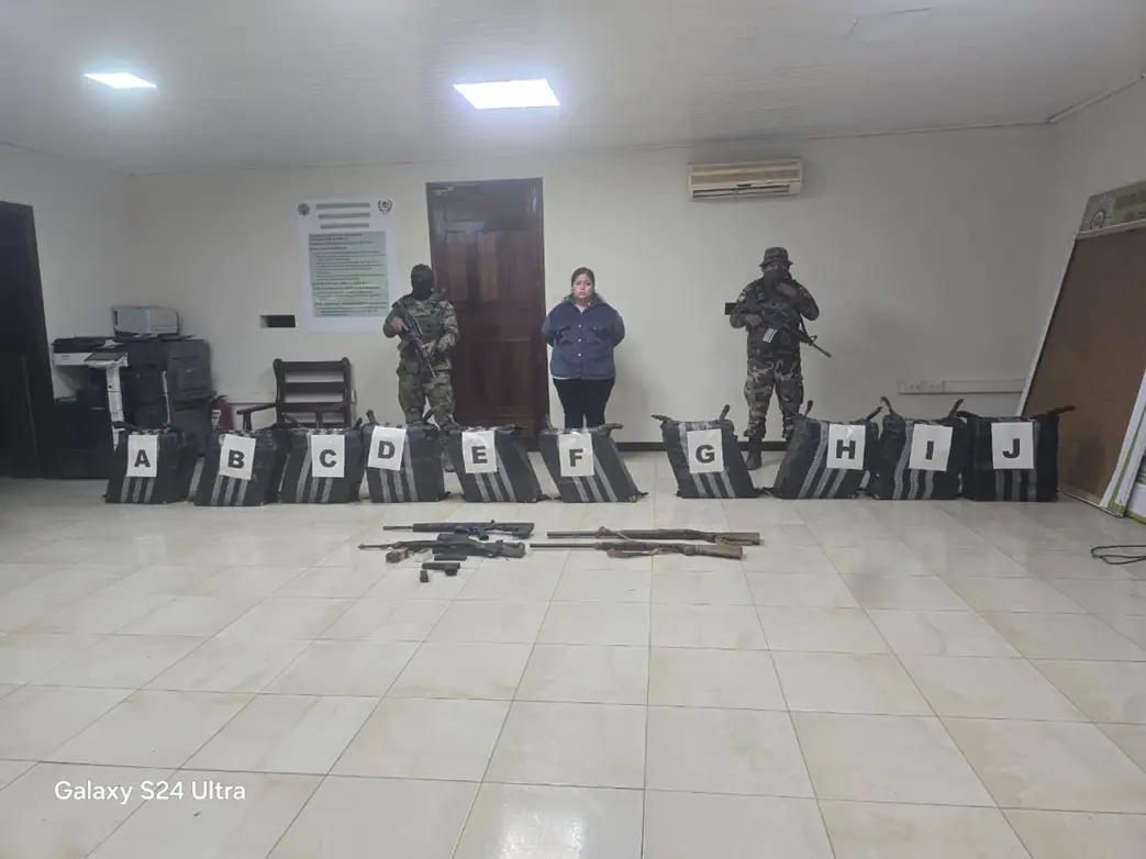 Armas de fuego y casi 460 kilos de cocaína son hallados en Beni