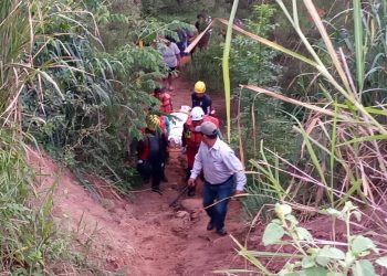 Una persona muere al tratar de cruzar una quebrada del río Piraí
