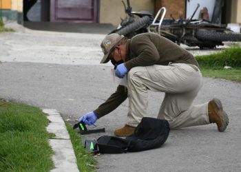 Una cirugía salvó al policía herido en la fuga de un reo brasileño, ahora se encuentra estable