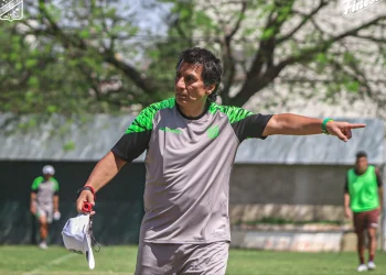 Oriente Petrolero se entrena con Peña desde las 6 de la mañana