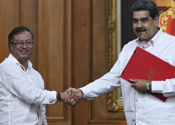 Petro llega a Venezuela para reunión extraordinaria con Maduro