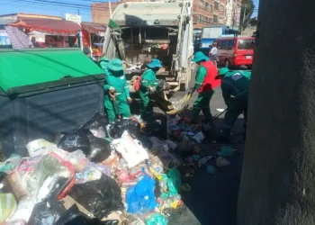 Alcaldía garantiza lavado y fumigado de calles de La Paz