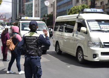 Choferes ven falta de coordinación y ‘excesos’ en el reordenamiento vehicular y advierten con medidas