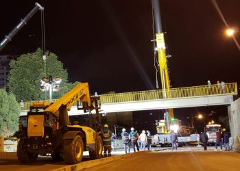 Las lluvias dañaron una pasarela en la zona Sur paceña, la Alcaldía determinó retirarla