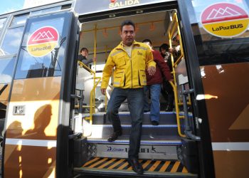 La Fiscalía indica que se activó sello azul para dar con el paradero del exalcalde Luis Revilla