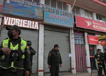 Delincuentes roban a mano armada una casa de cambios en El Alto; hay dos heridos