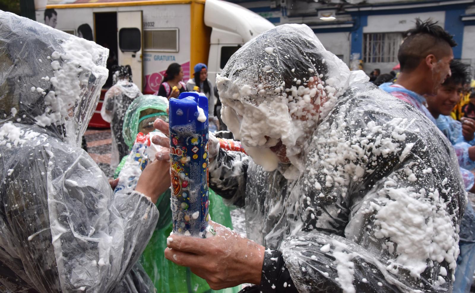 Ladrones usaban espuma para distraer a colegiales y así robarles