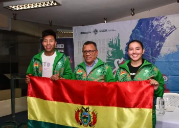 Moscoso y Barrios reciben la tricolor para el Mundial
