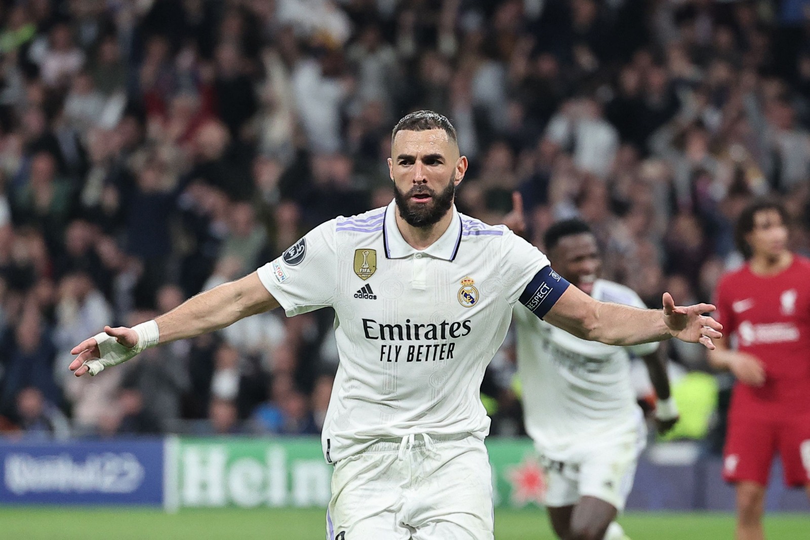 Benzema sentencia al Liverpool y lleva al Real Madrid a cuartos de Champions