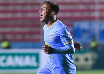 Bolívar gana 2-1 a Nacional, al filo del final del partido