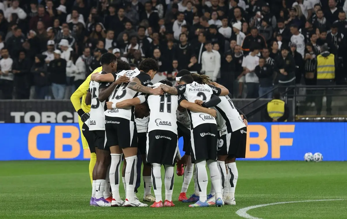 Cruzeiro visita a un Corinthians, con Dorival y Depay bajo la lupa