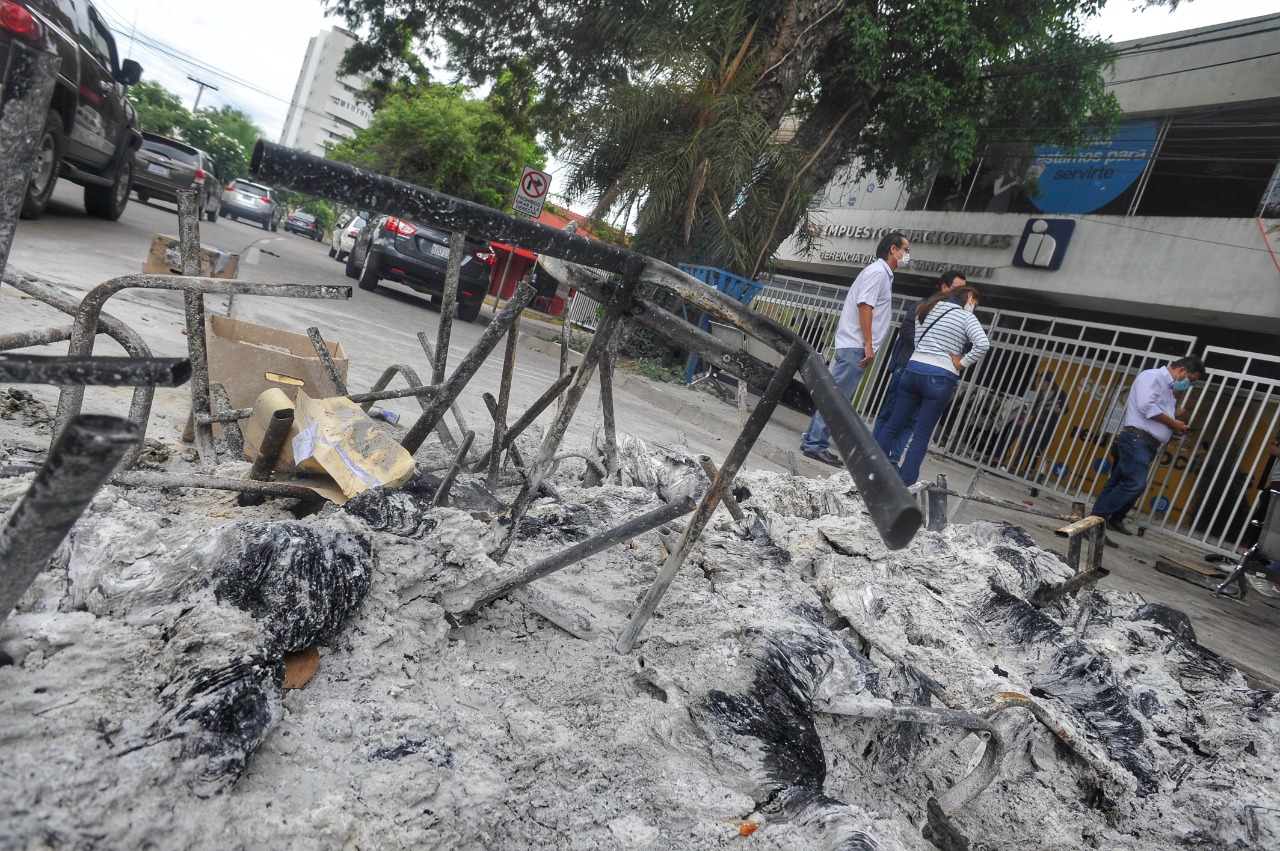 El SIN denuncia ‘violento ataque cívico’ en Santa Cruz, hay cuatro funcionarios heridos