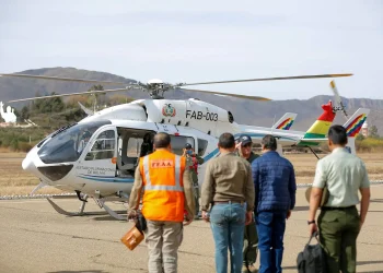 Arce sobrevuela el incendio en Tarija y alerta de un ‘avance muy peligroso’