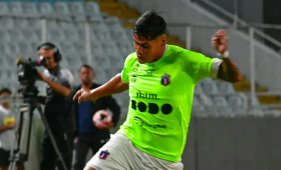 Lovera se suma a The Strongest por seis meses