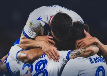 Vélez aplasta a Lanús y se sube a la cima en el Clausura argentino