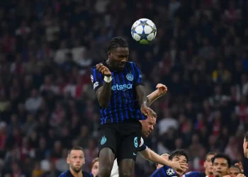 ‘Air’ Thuram sobrevuela y da el triunfo al Inter ante el Ajax