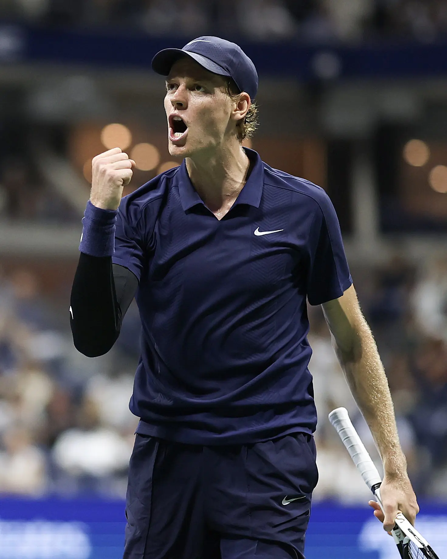 Sinner vence a Cilic y avanza de ronda en Pekín