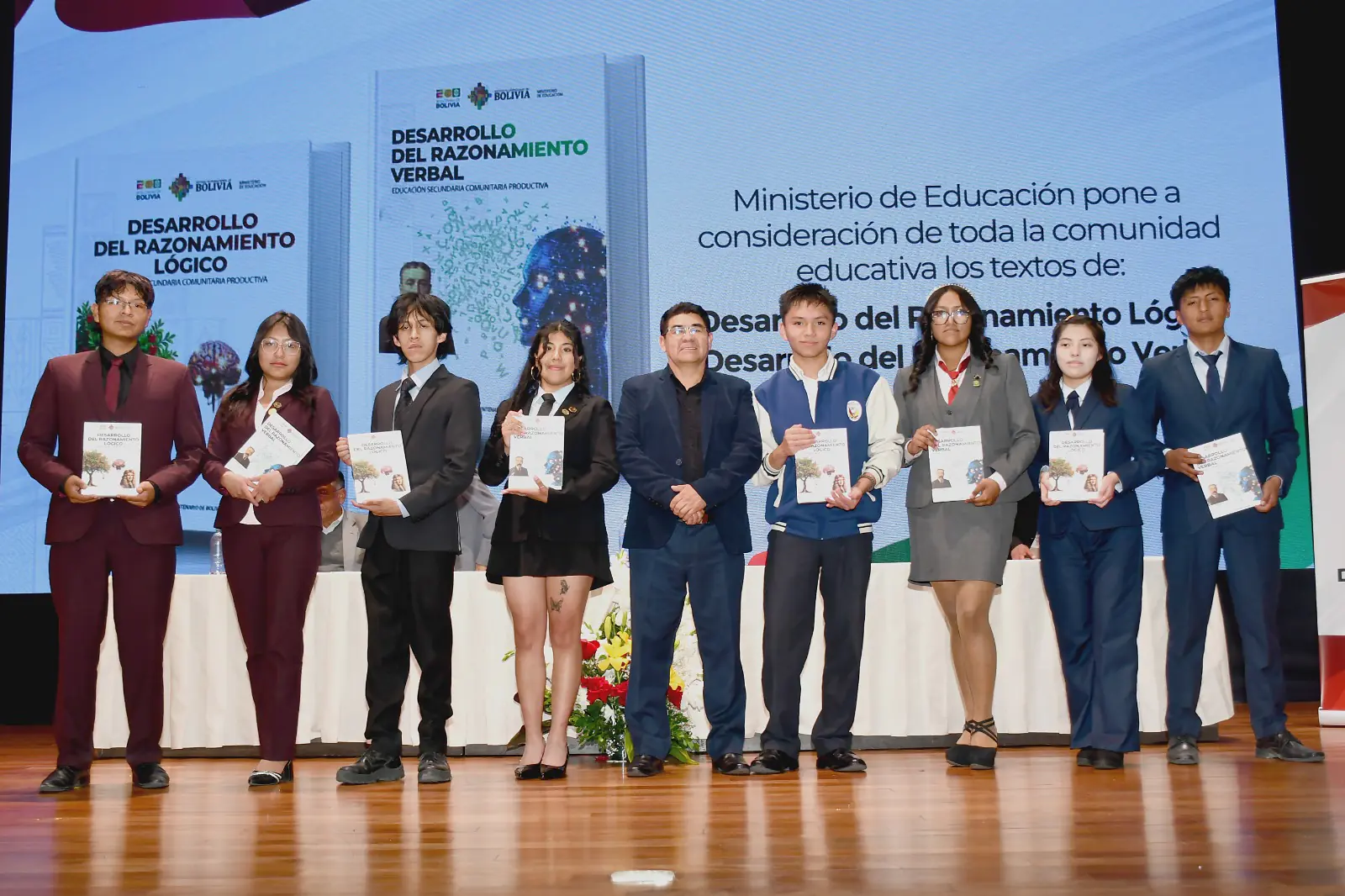 Educación presenta nuevos textos para secundaria