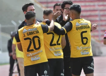 The Strongest, castigado y huérfano de público, gana y sigue líder