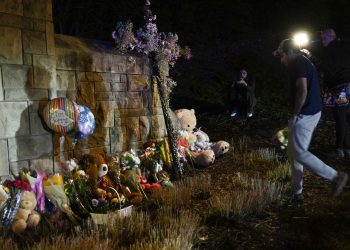 Tres niños y tres adultos murieron este lunes en una matanza
